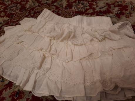 Bílá volánková sukně, 98