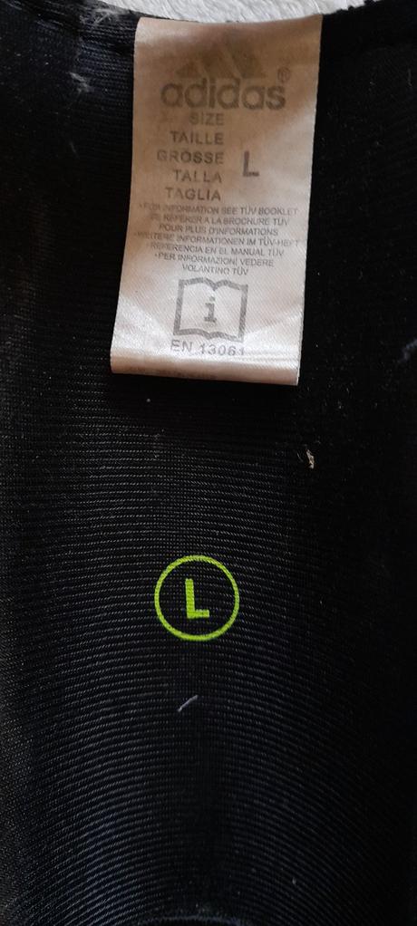 Fotbalové chrániče holení a kotníků,