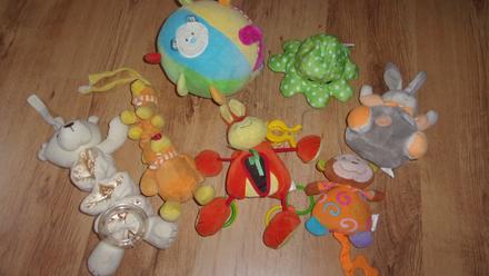 Hrací, závěsné plyšové hračky pro nejmenší,