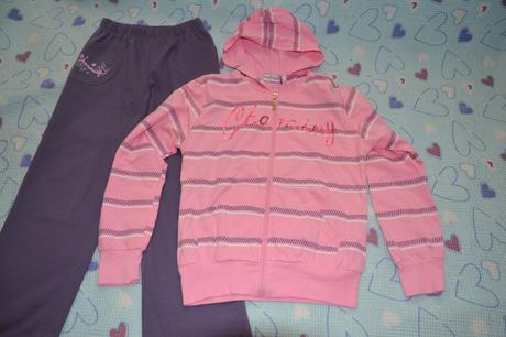 Růžovofialová tepláková souprava s flitry, 140