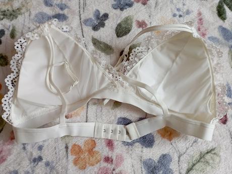 Bílá krajková braletka na zapínání, gate,m