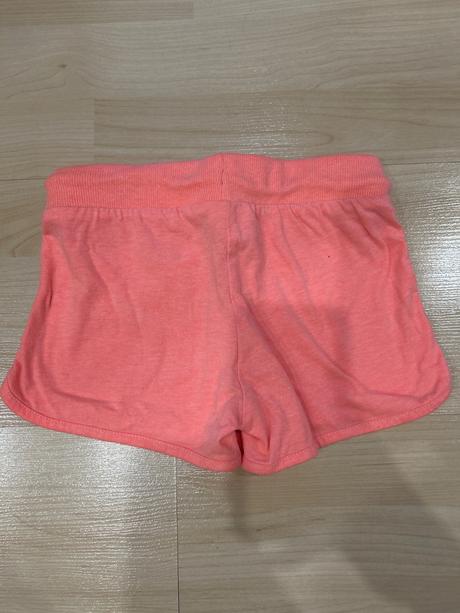 Šortky, f&f,104