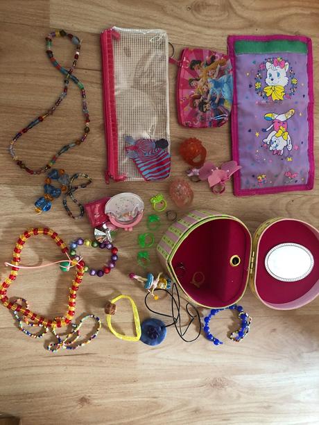 Koralky , naramky, prstynky, tasticky, 