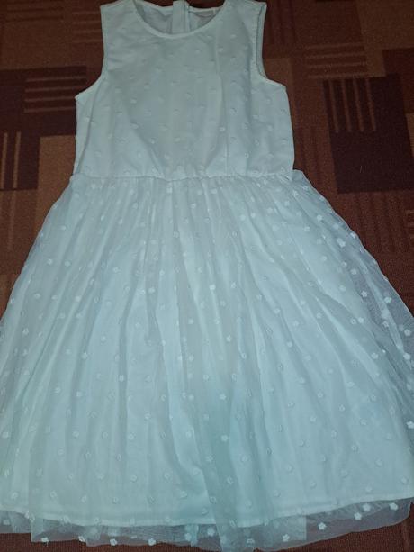 Pekne bile šatičky, 146