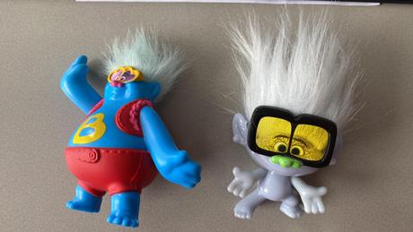 Figurky z mcdonalds z různých pohádek,