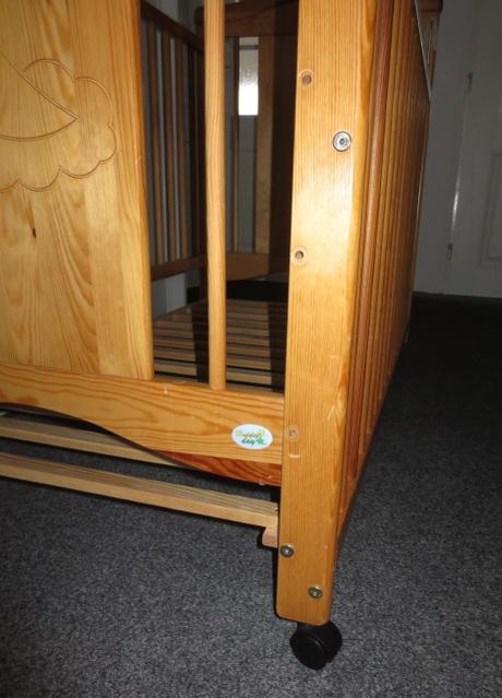 Postýlka dřevěná s matrací 120x60cm, boční výsuv, šířka (cm): 60,délka (cm): 120