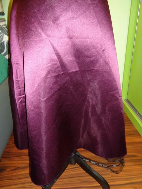 Nádherné tmavě vínové šaty, 42