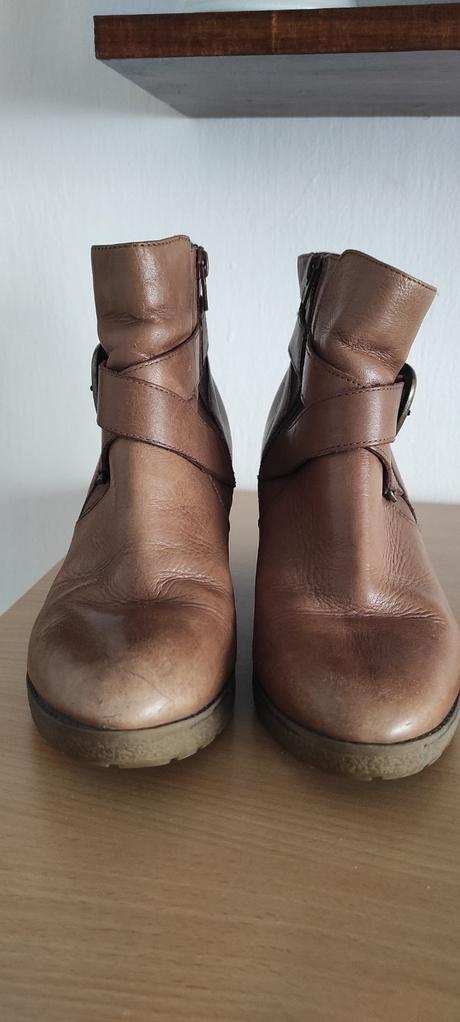 Hnědé kožené boty na klínku vel. 39, 39