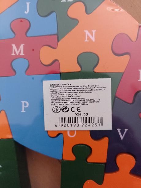 Dřevěná žirafa puzzle,