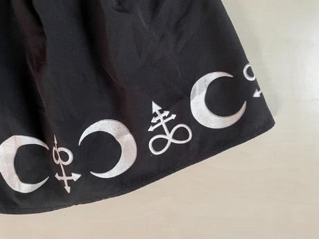 Ghotic/witch krátká sukně, vel m i méně, vada naže, m