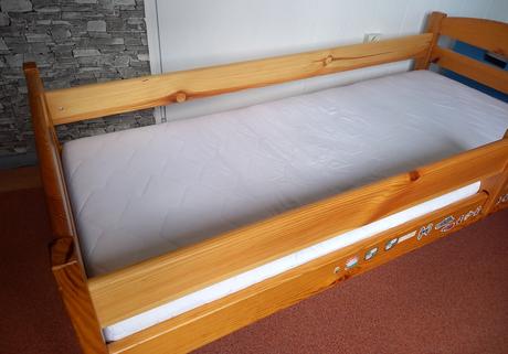 Dětská postýlka z masivního dřeva., šířka (cm): 80,délka (cm): 170