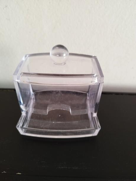 Krabička na vatové tyčinky, 