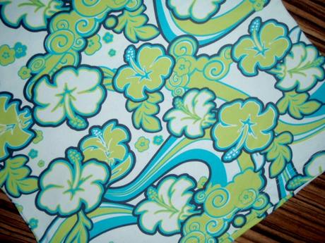 Nádherný tyrkysovolimetkový topík, s