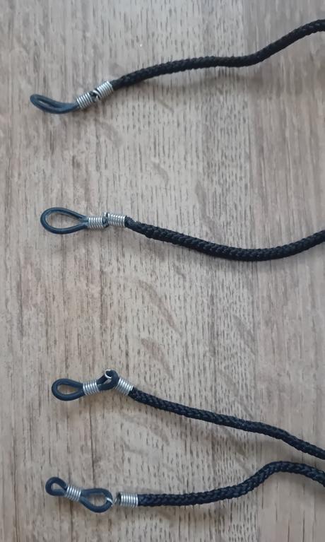 Šnůrky na brýle,