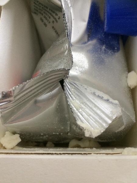 Porušené balení kojeneckého mléka