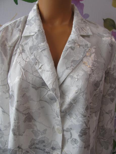 Dámské společenské sako, 48