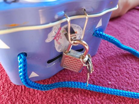 Pokladnička plechová měšec se zámečkem,