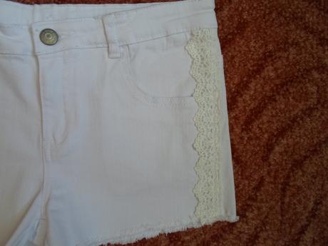 Bílé kraťasy kraťásky šortky s krajkou, 158