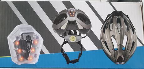 Helma cyklistická, na brusle, koloběžku,skateboard, s