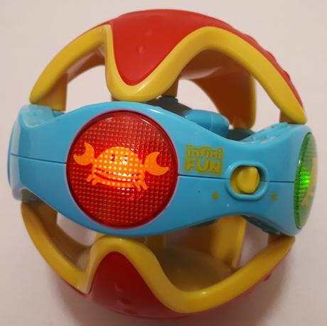 Zvukový a světelný míč, infinifun rattle ball,