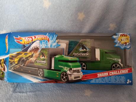 Náklaďák se žralokem,