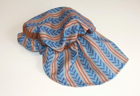 R57 chlapecký kostým s čepcem vel. 3-4 roky, 