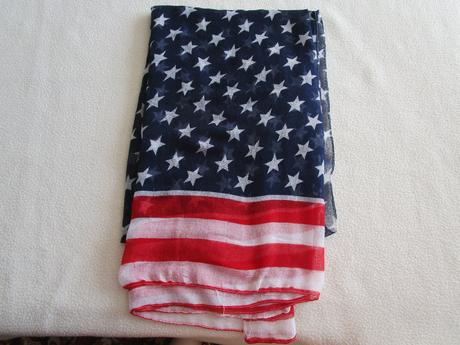 Pěkný lehoučký šátek okolo krku s potiskem, 