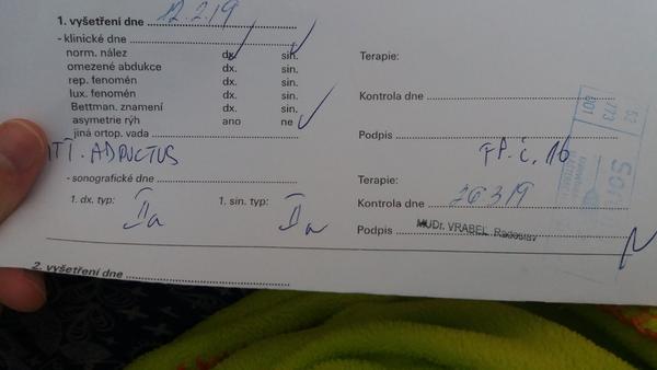 Po vyšetření kyčlí výsledek IIa. Musí dcerka používat peřinku na kyčle?