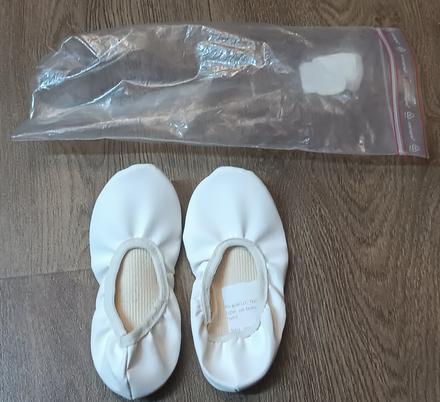Nové bílé gymnastické cvičky, vel. 25, 25