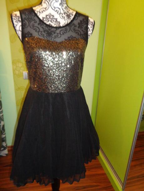 Luxusní černé plisované šaty ax paris, 42