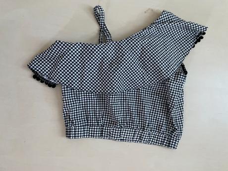 Crop top s volánem, vel není cca xs, xs