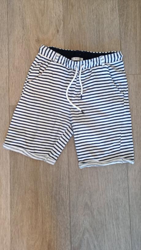 Pruhované kraťasy vel.128, 128