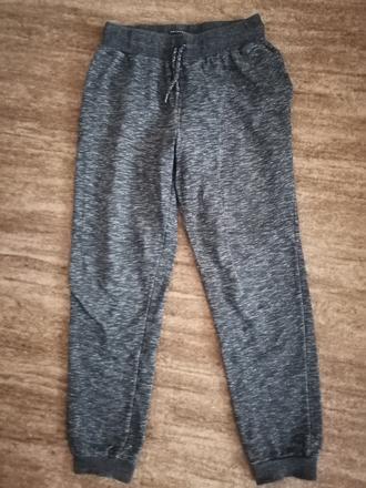 Tepláky, primark,152