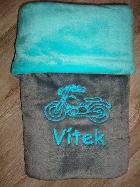 Deka s výšivkou jména na přání-více barev a obrázk,