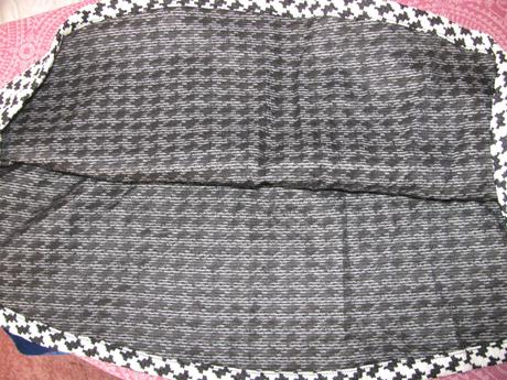 Dívčí elastická černobílá sukně, st. bernard,122