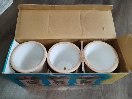 Květníky z terrakotty nové 3 kusy,