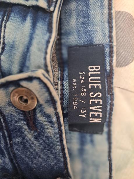 Džínové kraťasy, 158