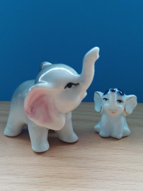 Porcelánový slon + slůňátko,