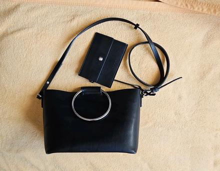 Černá kabelka crossbody zara basic minimalistická, zara