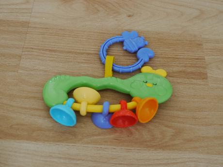 Hracka  na kocarek nebo autosedacku- fischer price, 