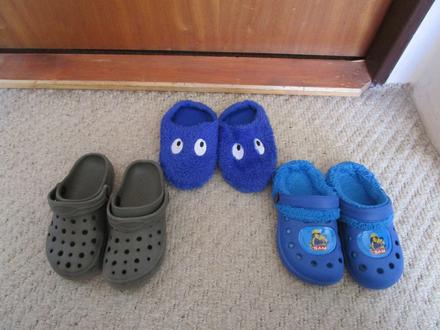 3x pěkné chlapecké pantofle, cena celkem, 27