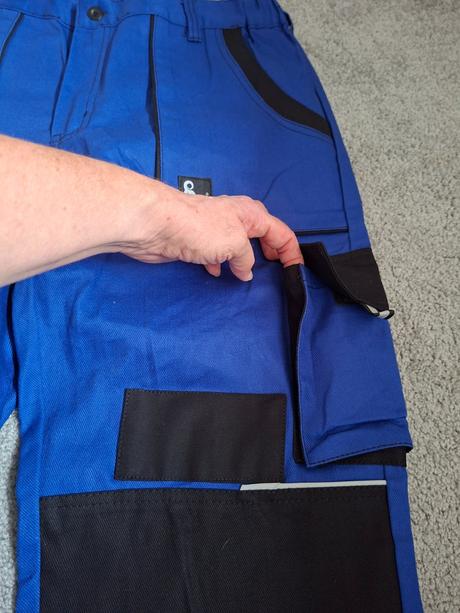 Dvoje bavlněné pracovní kalhoty, xl