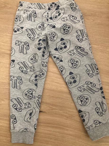 Chlapecké tepláky, 116