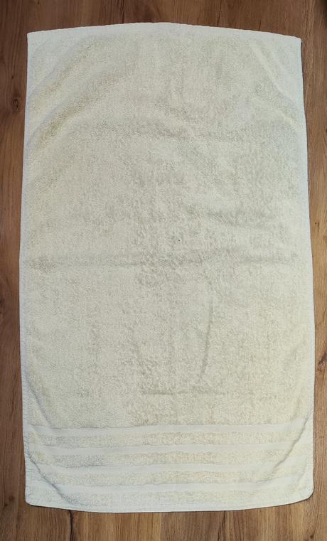 3 ks světle žlutých ručníků, 