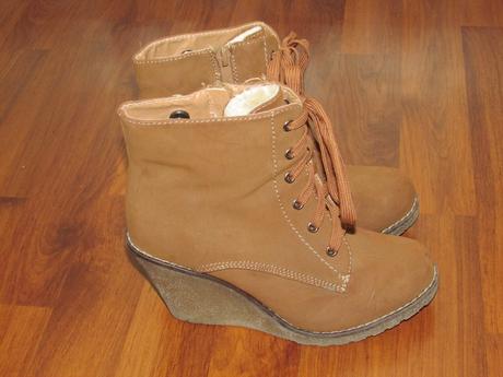 Boty na klínku, 36