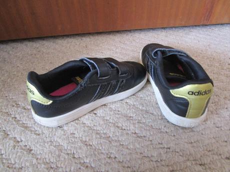 Pěkné černé dívčí tenisky adidas, č. 26, adidas,26