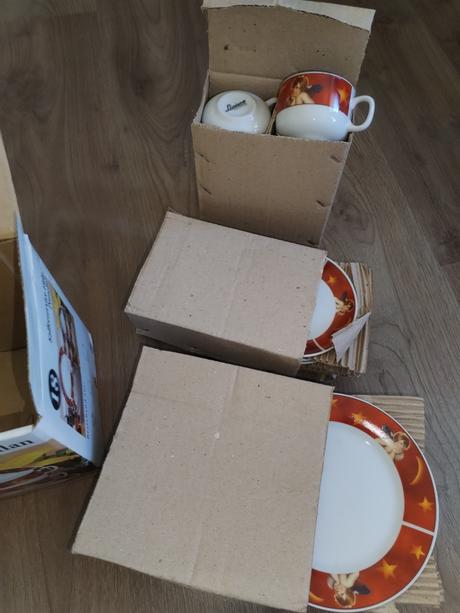 Vánoční slavnostní porcelánový servis 18 kusů nový, 