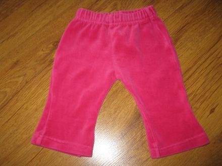 Semišové tepláčky, 56