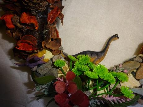Ruční práce věnec pravěk dinosauři cca 22 cm, 