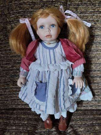 Porcelánová značená zrzečka, 